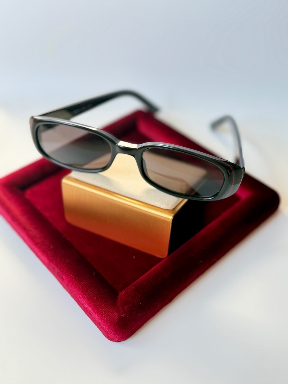Vintage Gucci GG 2452/S Black Red Stripe Y2K Sunglasses — NO CASE